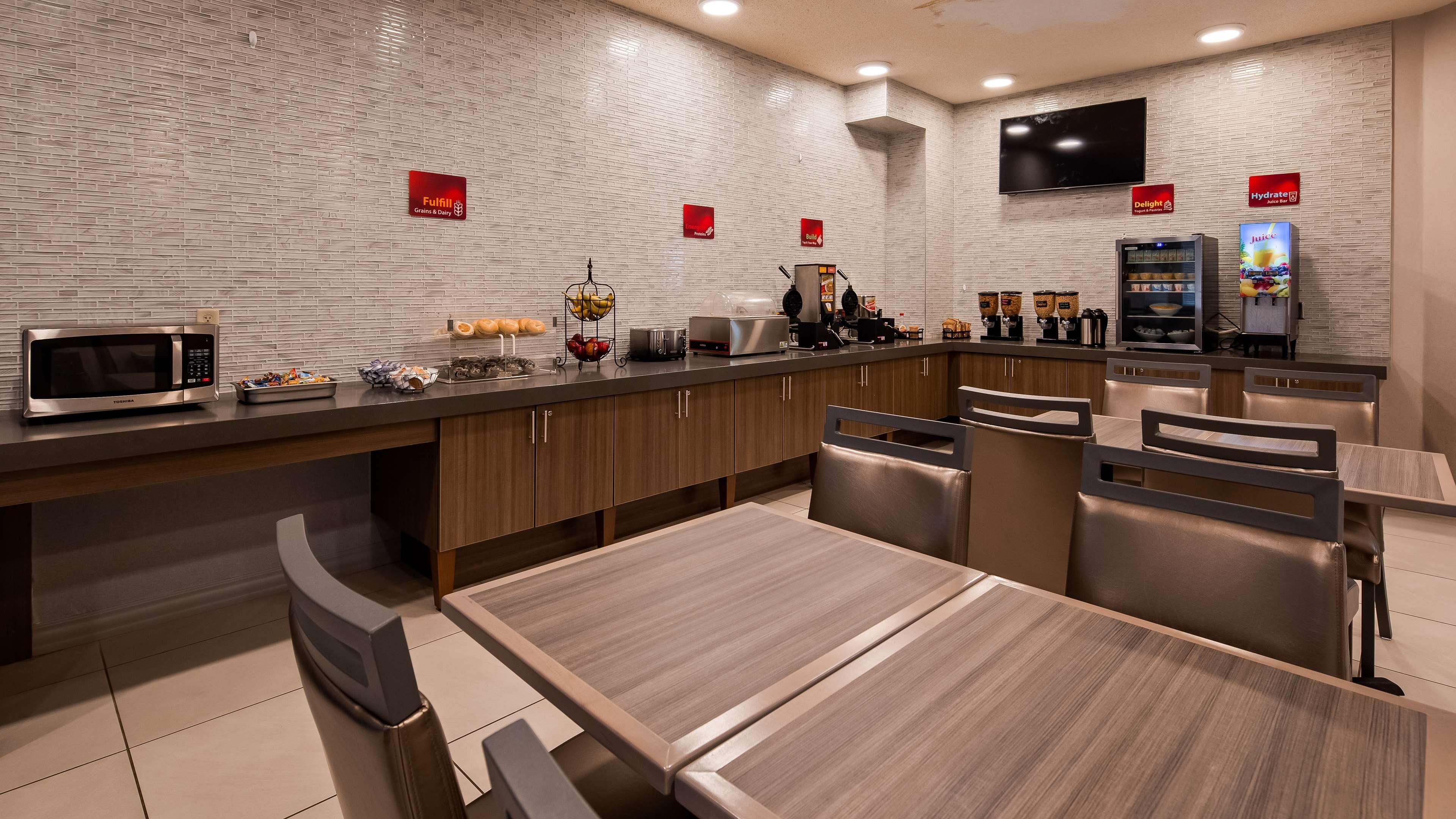 Best Western Plus New Cumberland Exterior foto