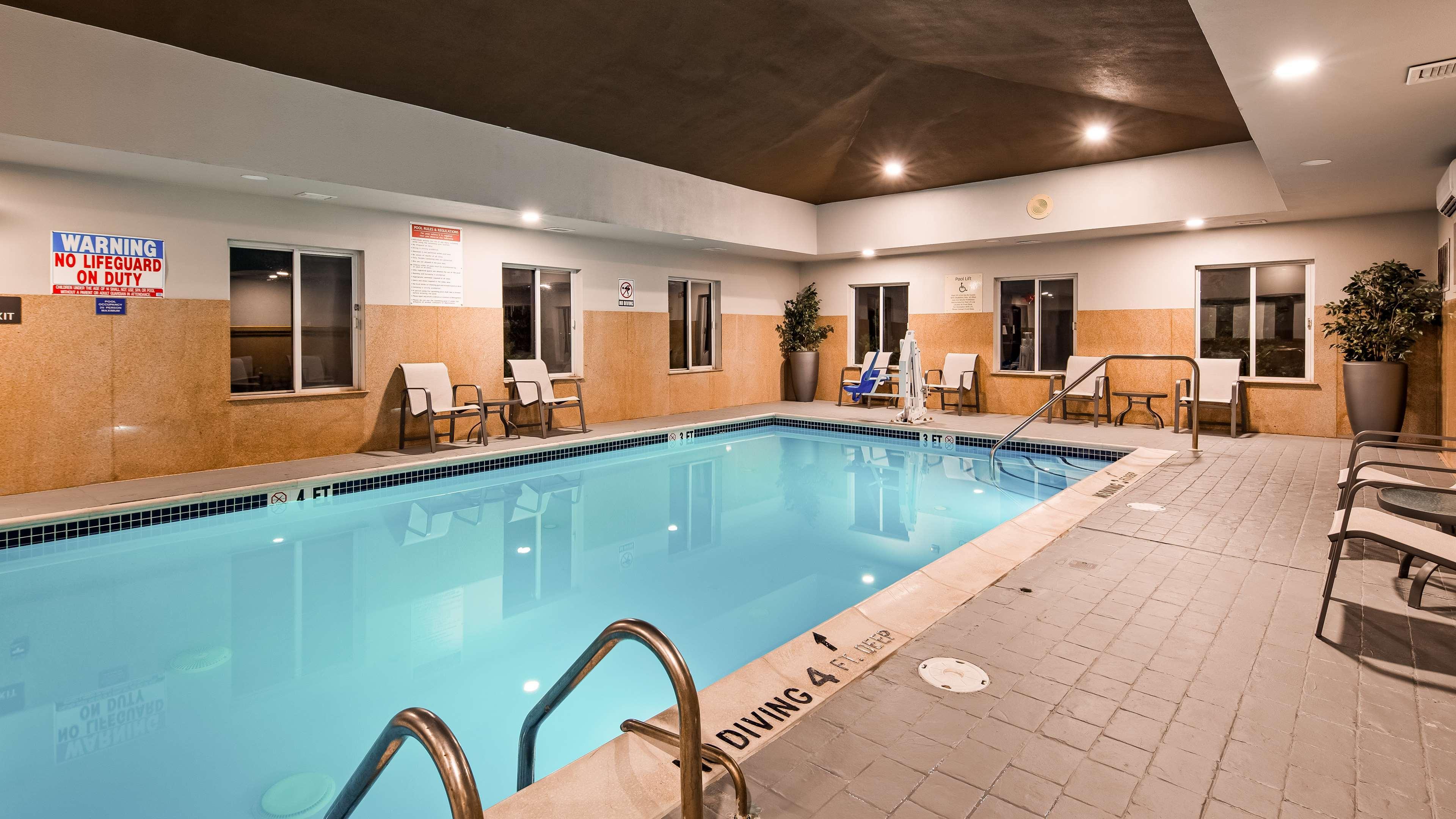 Best Western Plus New Cumberland Exterior foto
