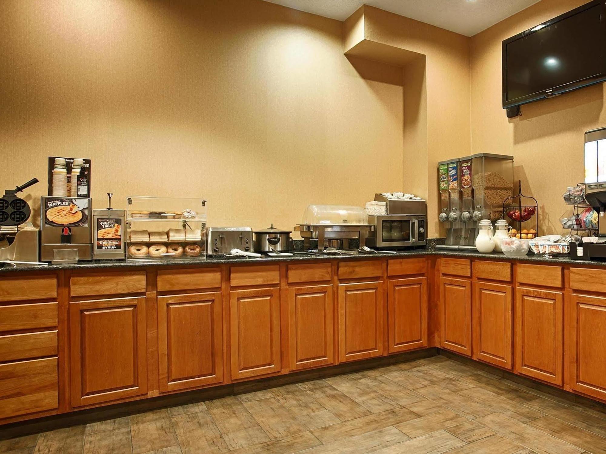 Best Western Plus New Cumberland Exterior foto