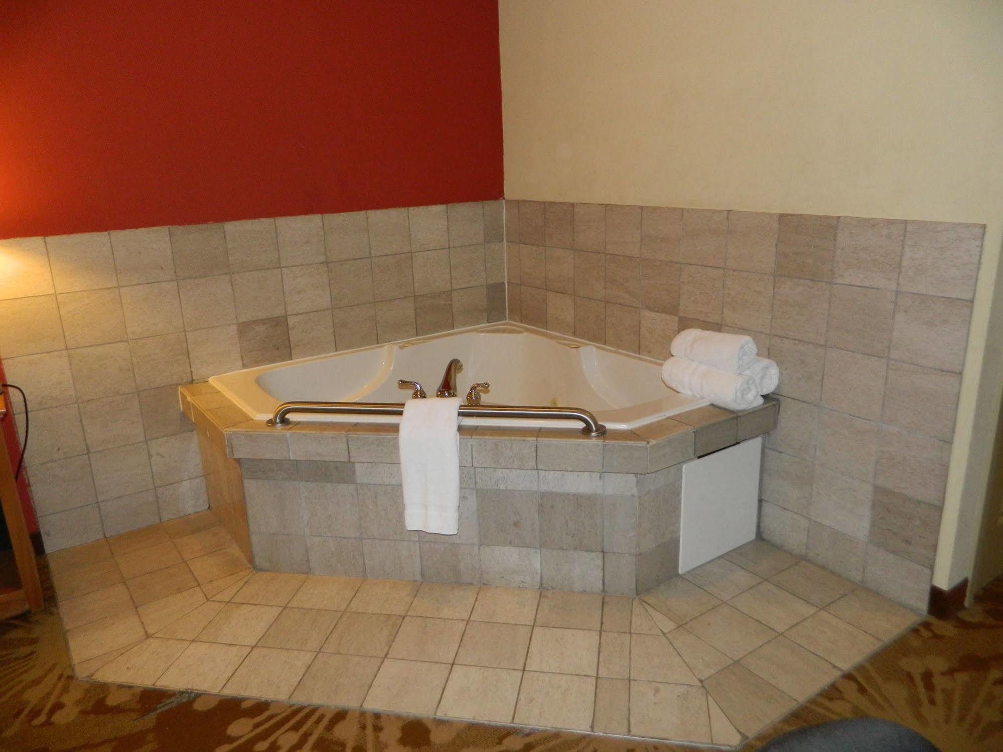 Best Western Plus New Cumberland Exterior foto